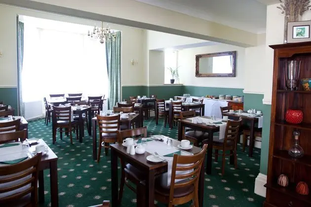 Riviera Lodge Hotel