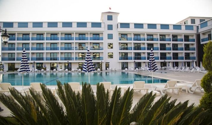 Rizom Beach Hotel