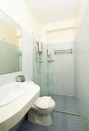 RJ HOTEL KULAI
