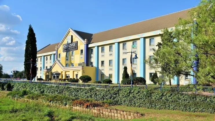 Road Lodge Carnival City - Dış Mekan