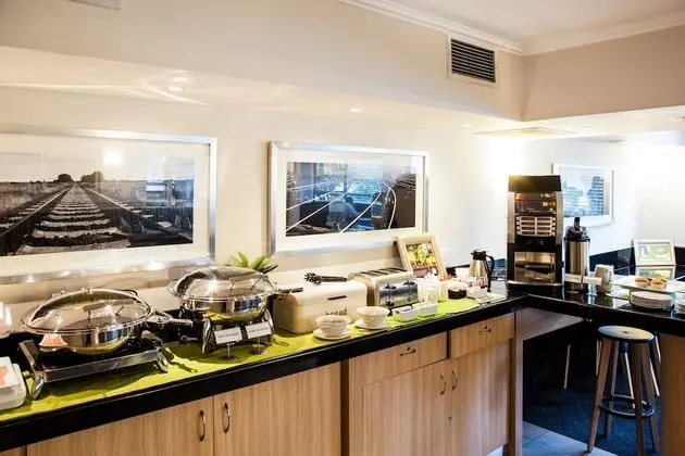 Road Lodge Germiston Lake - Yerinde Yemek
