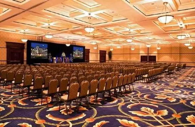 Roanoke&Conference CenterA Curio by Hilton