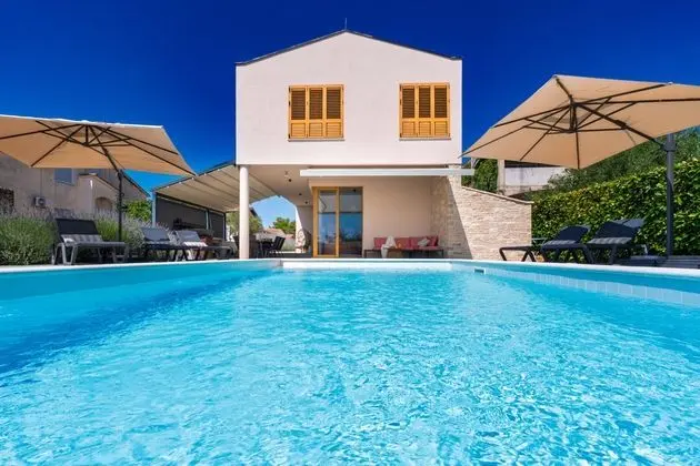 Villa Roberta in Turanj Near Beach Panoramic View for 8 People en Suite Bathrooms Private Pool - Havuz