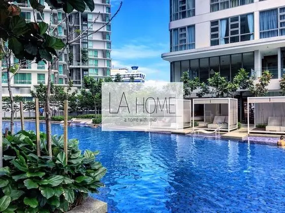 The Robertson Kuala Lumpur Lahome Suite - Havuz