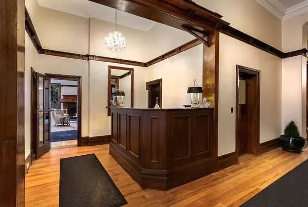 The Robertson Hotel - Lobi