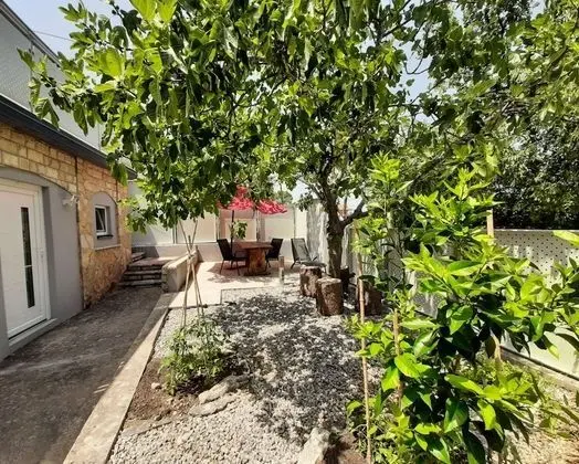 Robi - 100 Meters to the Beach - A1 - Öne Çıkan Resim