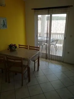 Robi- Swimming Pool and Beautiful Garden - A1-žuti - Yerinde Yemek
