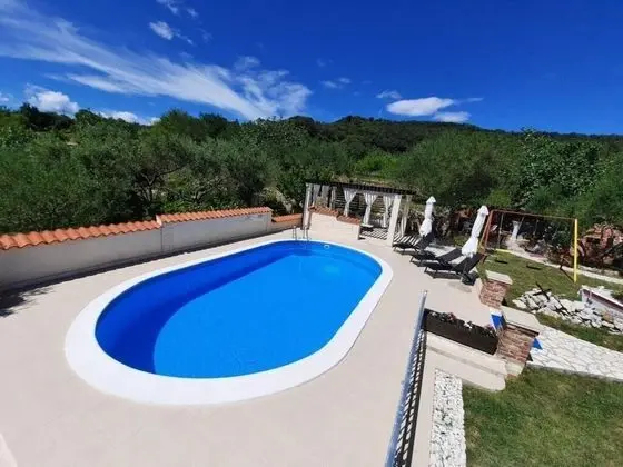Robi- Swimming Pool and Beautiful Garden - A2-crveni - Dış Mekan