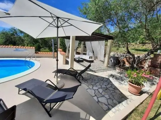 Robi- Swimming Pool and Beautiful Garden - A3