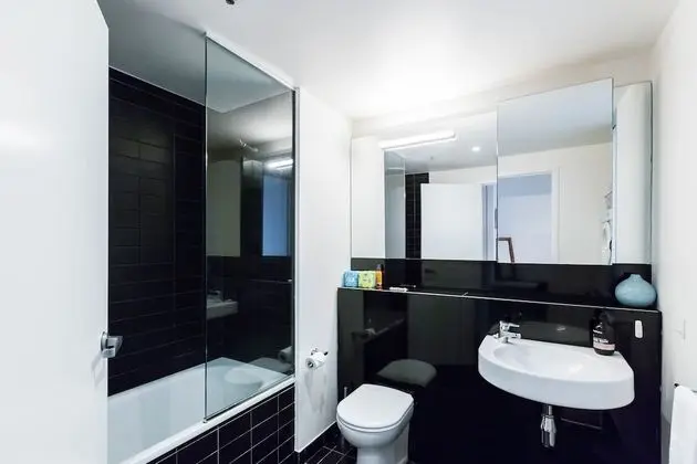 ROBYN, 1BDR Melbourne Apartment - Banyo Tipleri