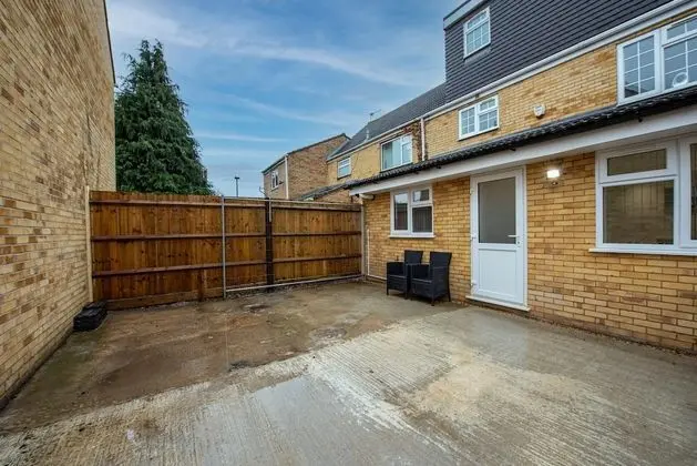 Rochfords Serviced House with 5 Bedrooms