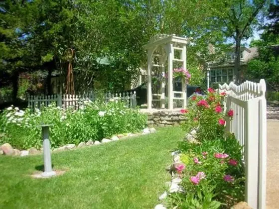 Rock Cottage Gardens B&B - Dış Mekan