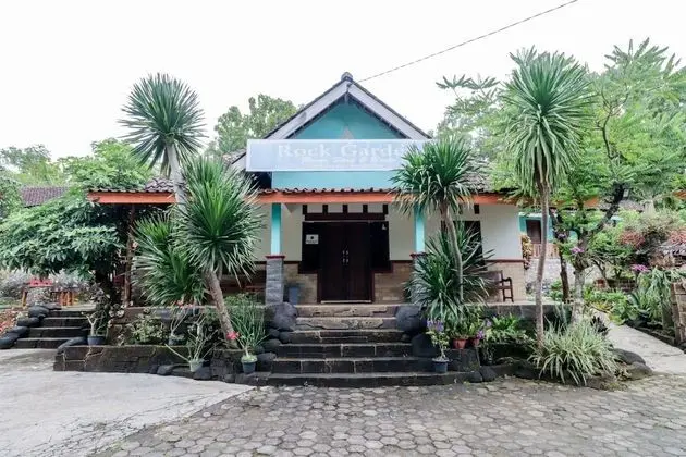 Rock Garden Homestay & Resto
