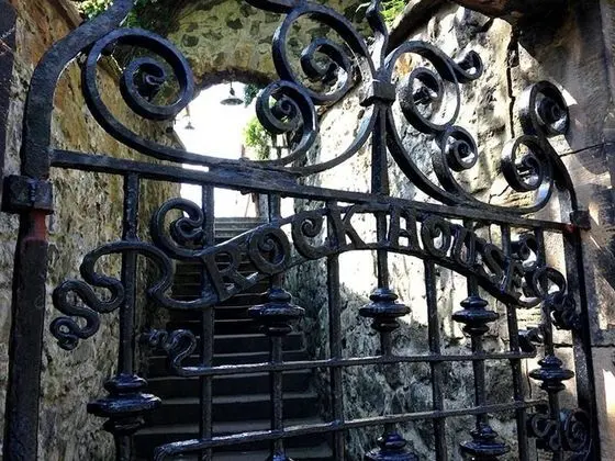 The Rock House: Historic Gem in the Heart of the City - Dış Mekan