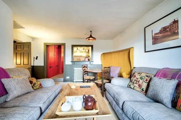 The Rock House: Historic Gem in the Heart of the City - İç Mekan