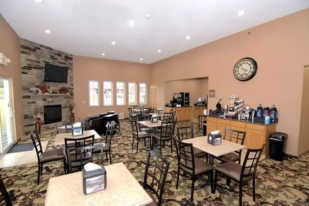 Rock Island Inn & Suites - Yerinde Yemek
