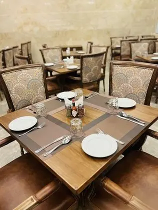Hotel Rock Regency Mount Abu - A Boutique Rodetel - Yerinde Yemek