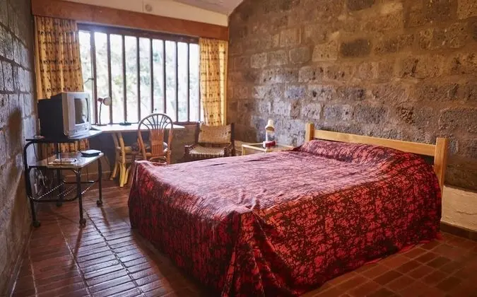 Villa Rock Stop Falls  B & B