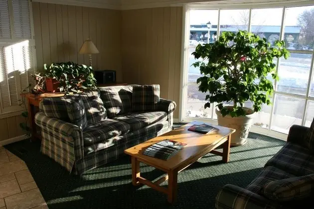 Rockford Alpine Inn and Suites