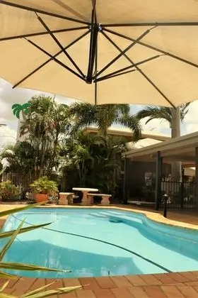 Rockhampton Palms Motor Inn - Havuz