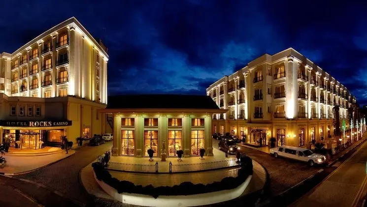 Rocks Hotel & Casino