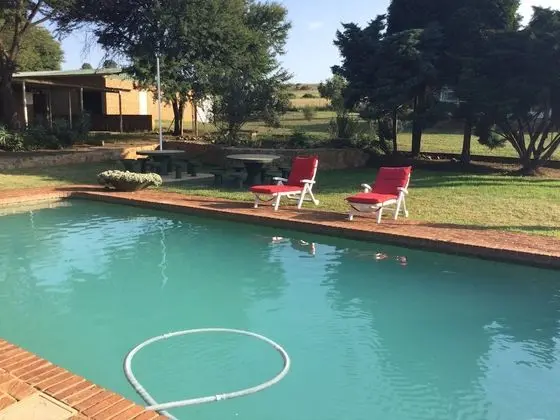 At The Rocks Country Estate - Havuz