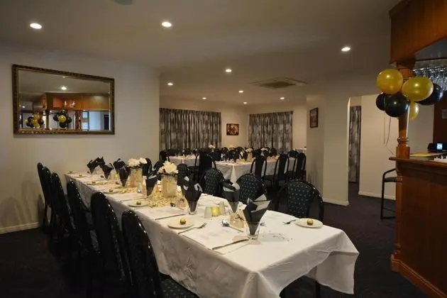 ROCKY GARDENS MOTOR INN