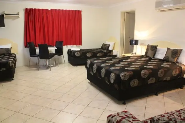 ROCKY GARDENS MOTOR INN - Oda