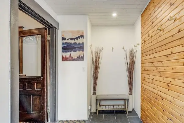 Rocky Mountain House - Sleeps 23 - Lobi