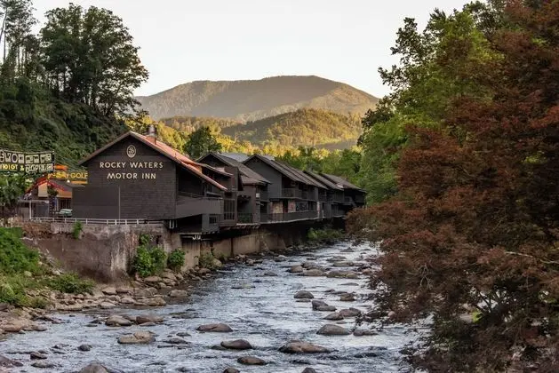 Rocky Waters Inn - 1