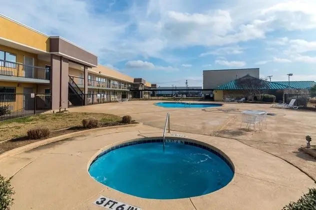 Rodeway Inn Arlington - Havuz
