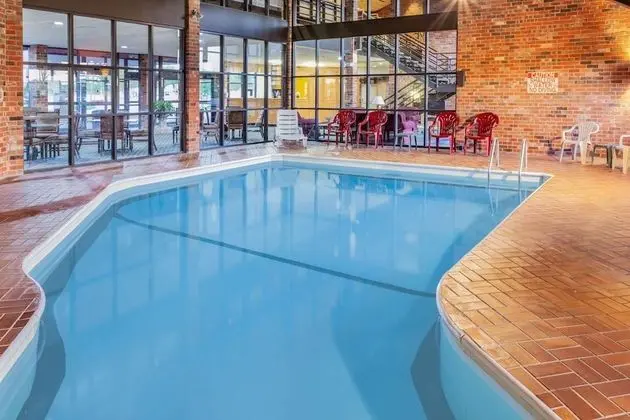 Rodeway Inn Bloomington - Normal near I-55 and University - Havuz