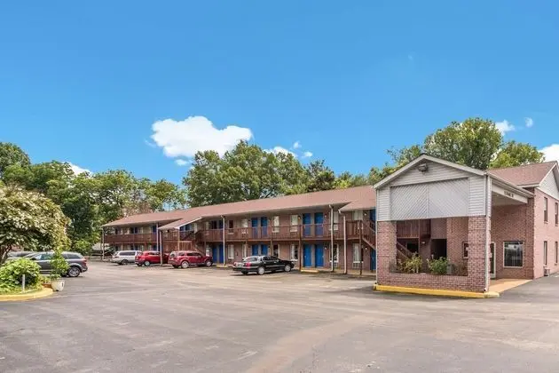 Rodeway Inn - 1