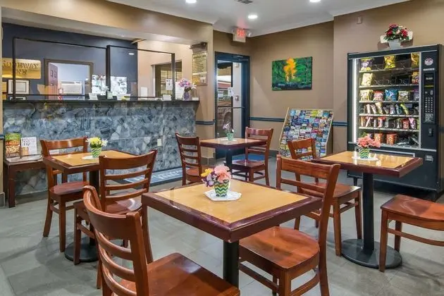 Rodeway Inn - Lobi