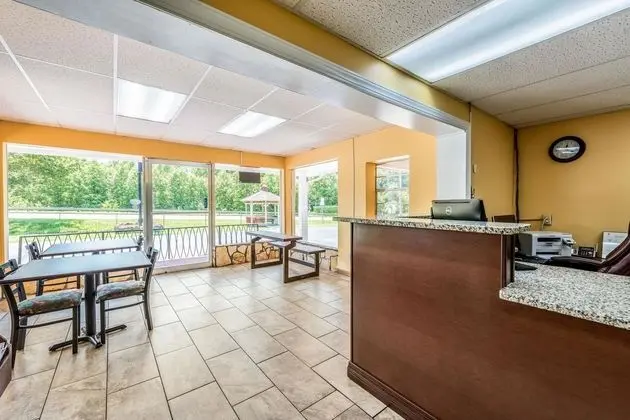 Rodeway Inn - Lobi