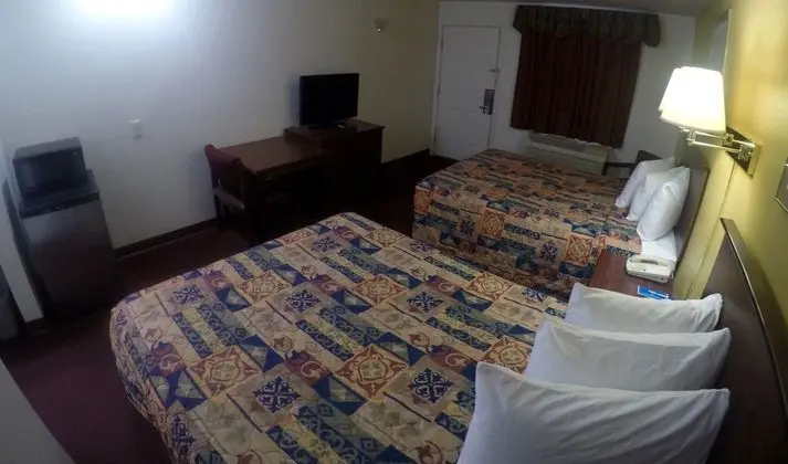 Rodeway Inn Goddard - Oda Manzaraları