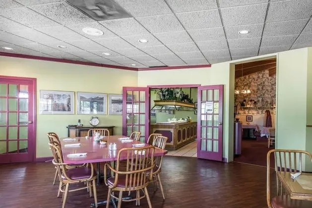 Rodeway Inn Golden Prairie