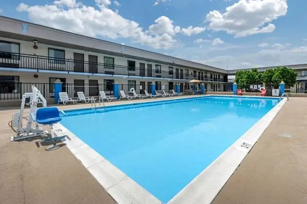 Rodeway Inn - Havuz