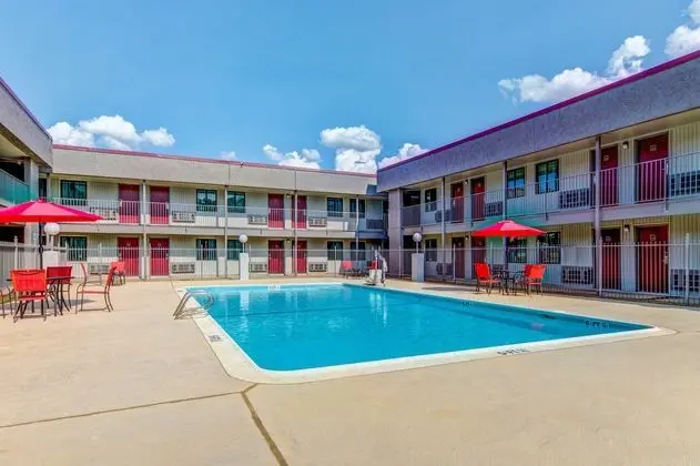 Rodeway Inn - Havuz