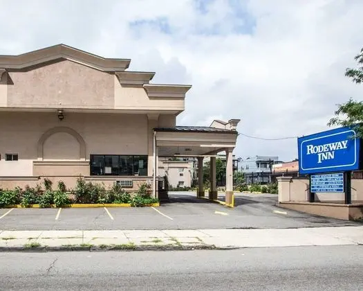 Rodeway Inn Paterson - 1