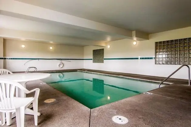Rodeway Inn - Havuz