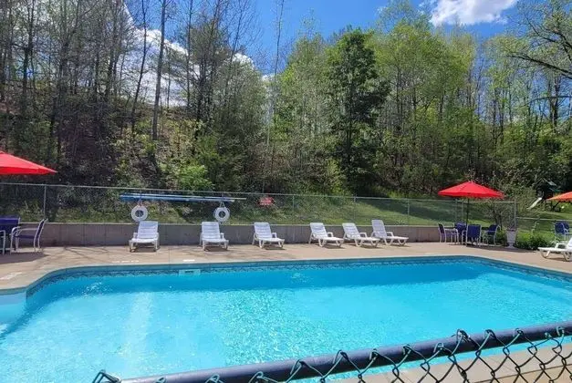 Rodeway Inn Springhills Lake George - Havuz