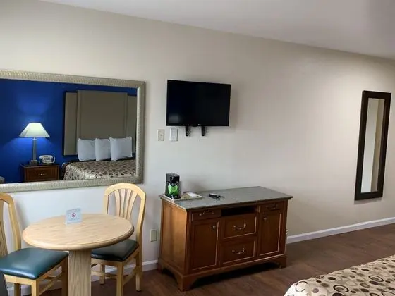 Rodeway Inn & Suites Bakersfield