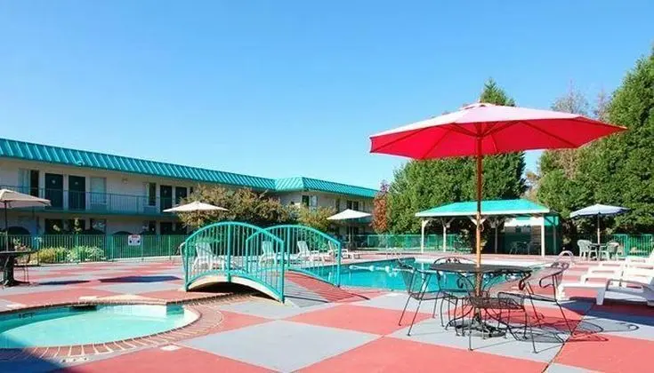 Rodeway Inn & Suites Carrollton