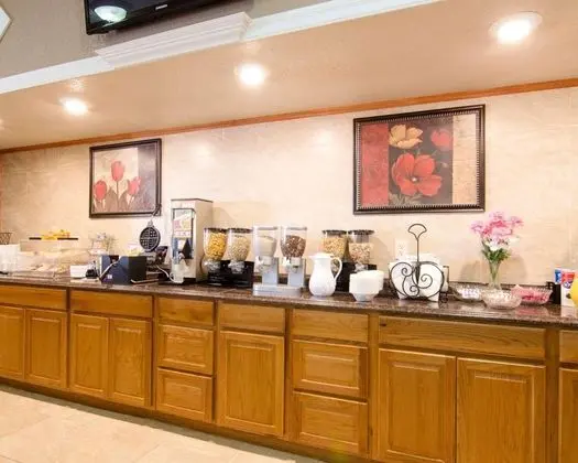Rodeway Inn & Suites Emporia Area
