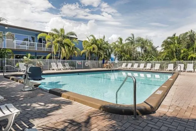 Rodeway Inn & Suites FLL Airport - Cruise Port - Havuz
