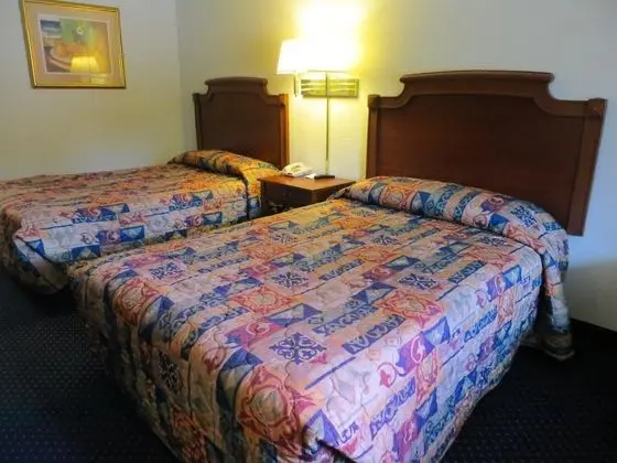 Rodeway Inn & Suites Fort Jackson