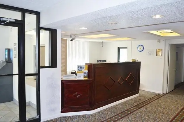Rodeway Inn & Suites - Lobi