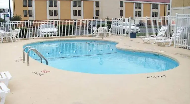 Rodeway Inn & Suites