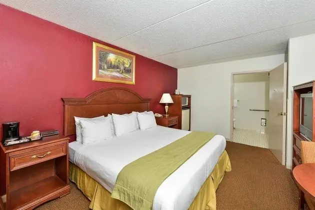 RODEWAY INN & SUITES Knoxville